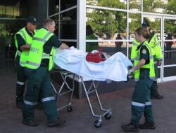 can a paramedic become a doctor